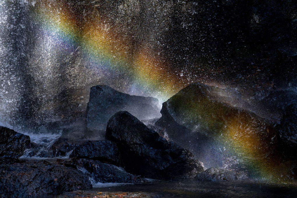 晩秋　黒岩の滝虹