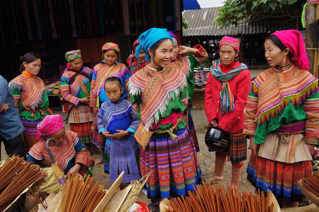 Flower Hmong  ～市場を彩る花モン族～