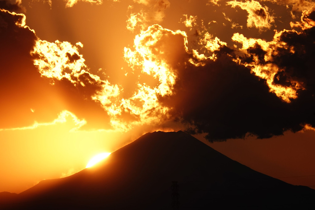 2021年12月01日の「夕焼け富士山」です。