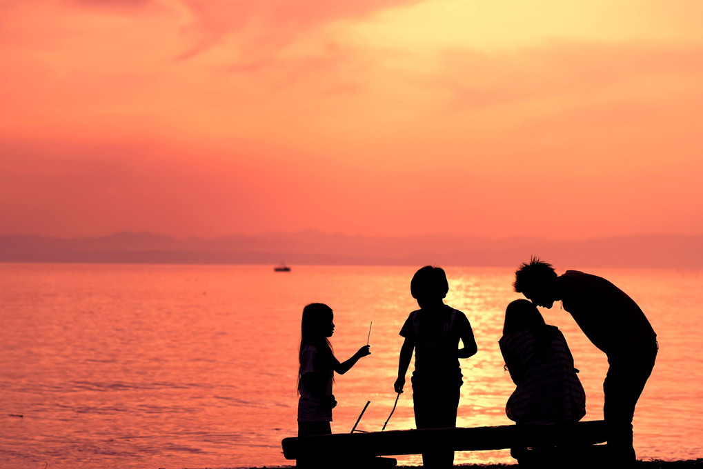 家族の肖像　－琵琶湖にて－