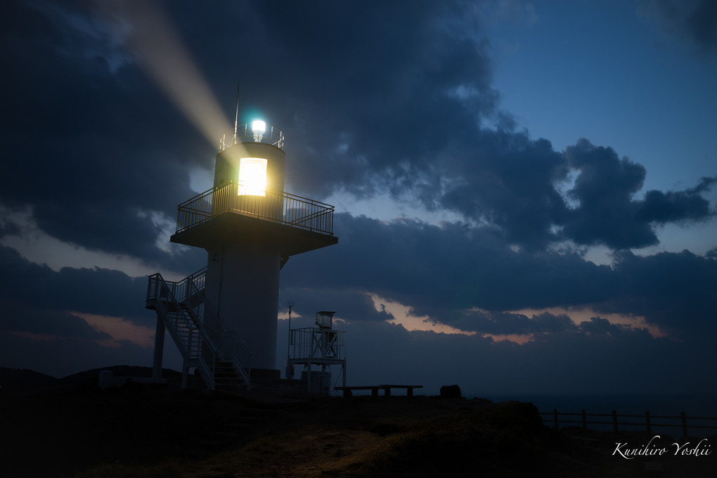 ２０１３年大晦日　日没直後の大バエ灯台