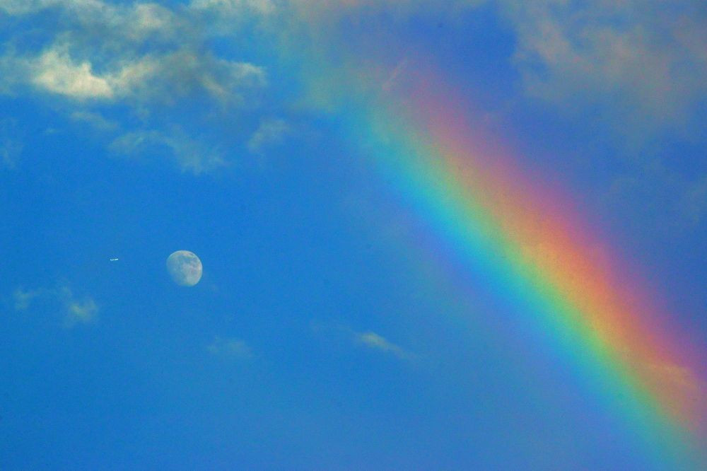 月と虹