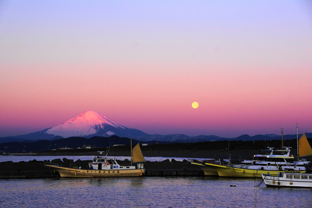 紅富士と満月