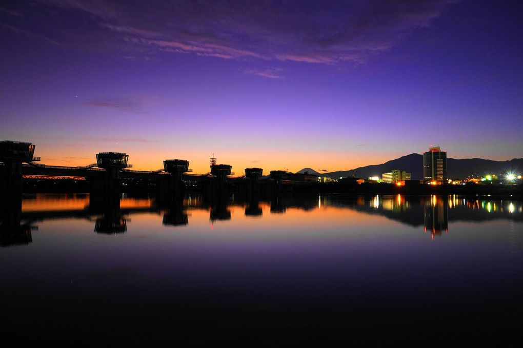 夕景：相模川大堰