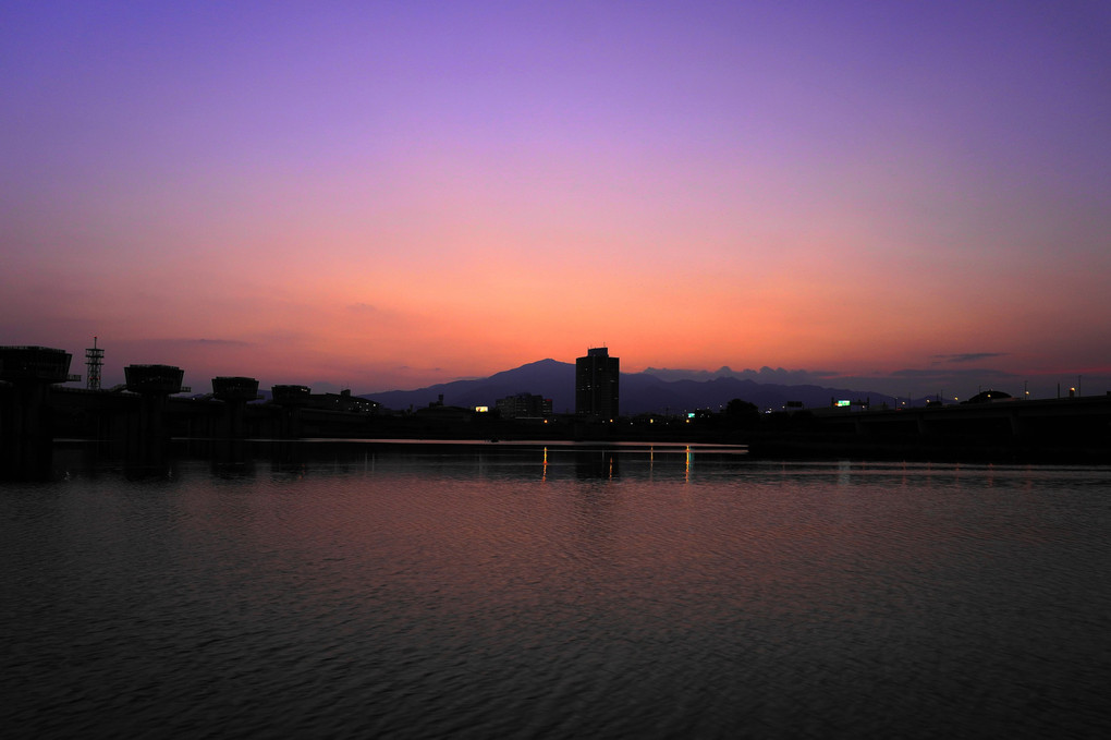 夕景：相模川大堰