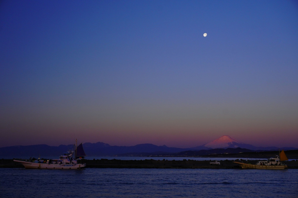 夜明けのグラデーション！：茅ヶ崎漁港