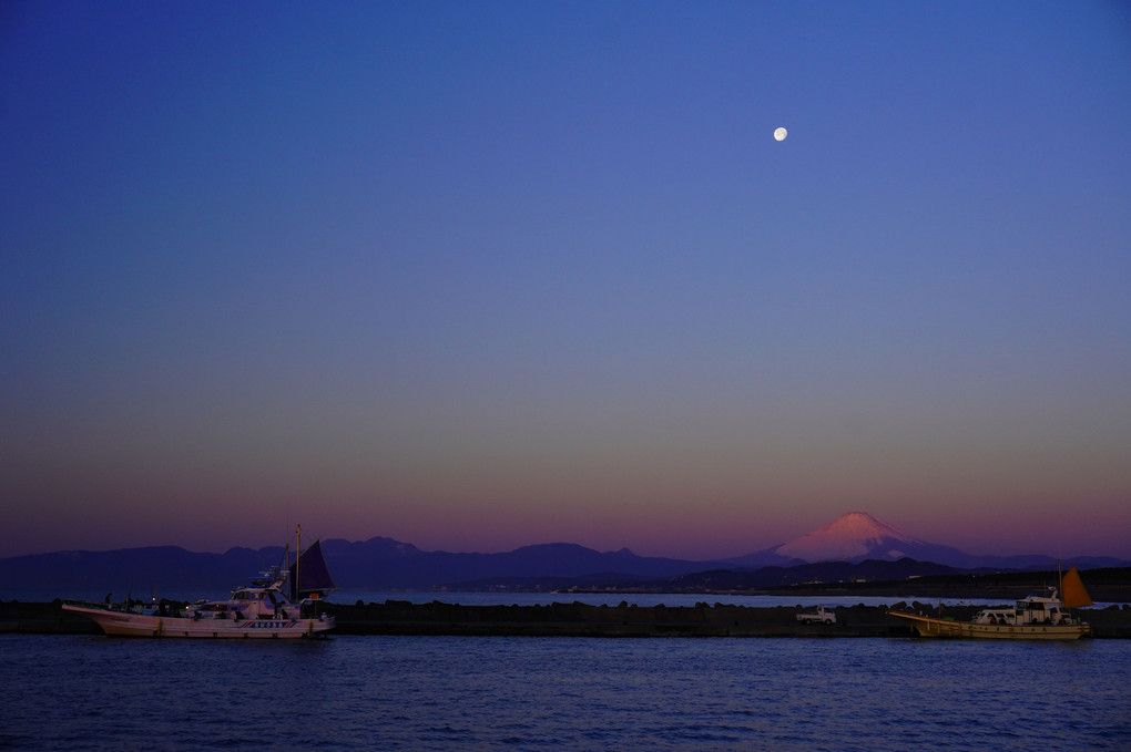 夜明けのグラデーション！：茅ヶ崎漁港