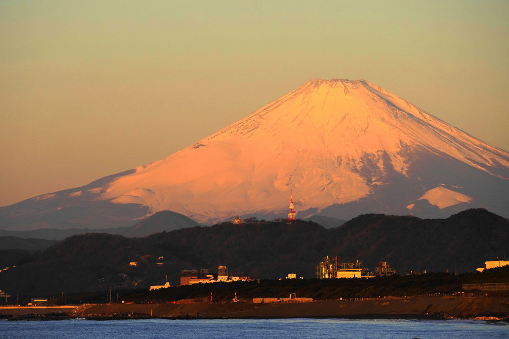 新雪をいだく早春の富士！（2景）