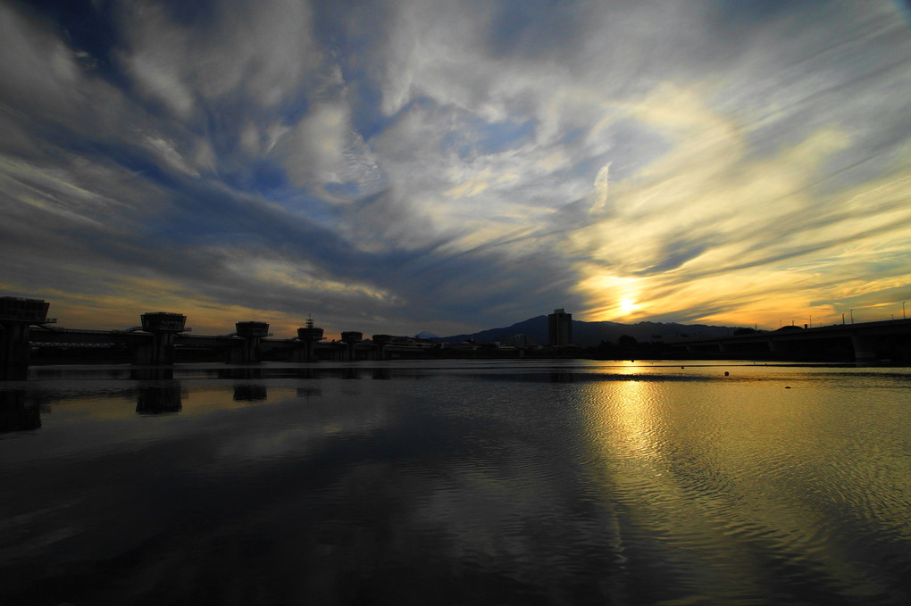 夕景：相模川大堰