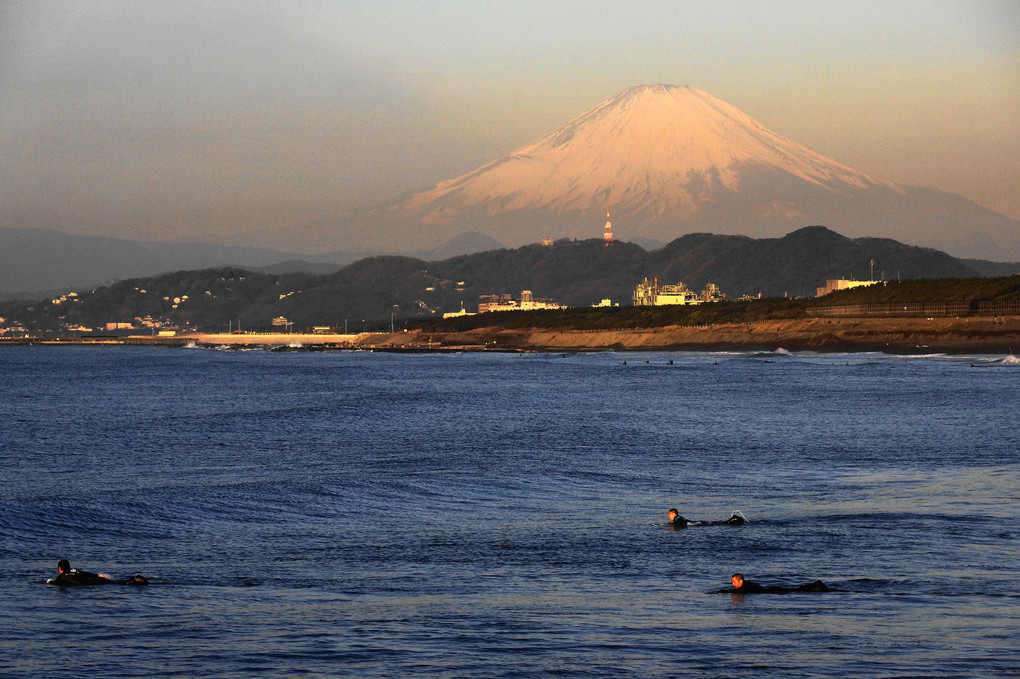 早春の富士：茅ヶ崎海岸