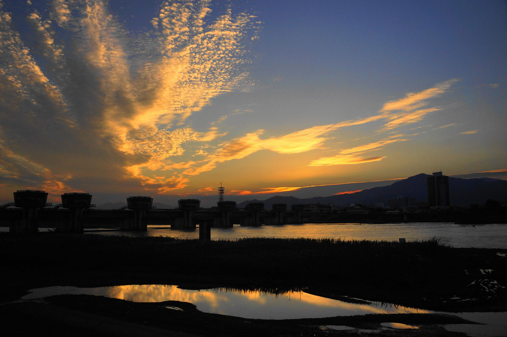 夕焼けに染まる！：相模川大堰