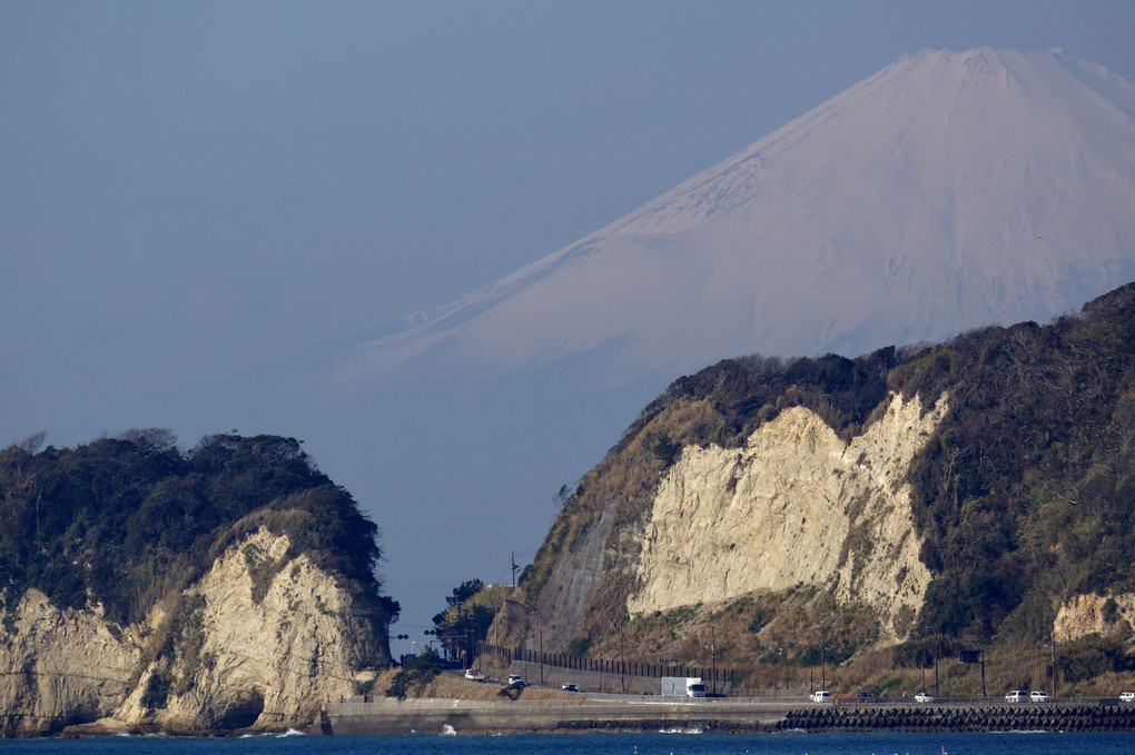 鎌倉切り通しと富士山