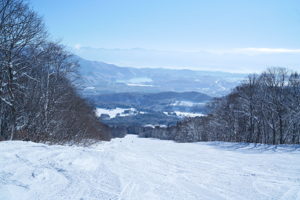 スキー場から冬の景色を
