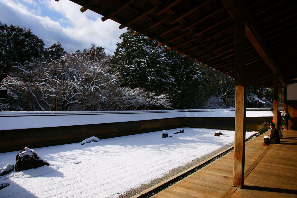 雪の竜安寺石庭