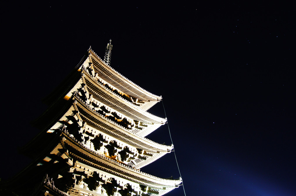 興福寺五重塔とオリオン座