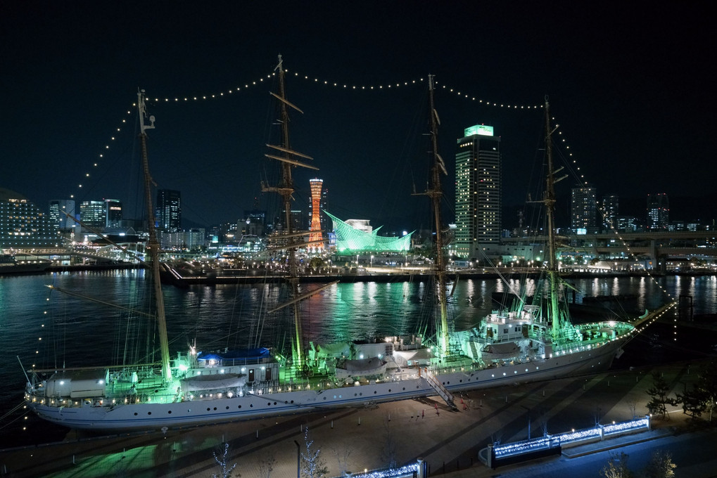海王丸と神戸港