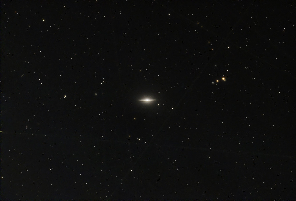 5000万光年からの輝き　おとめ座M104銀河