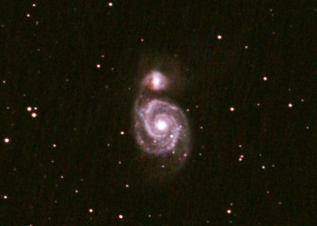 寄り添う親子～りょうけん座M51子持ち銀河