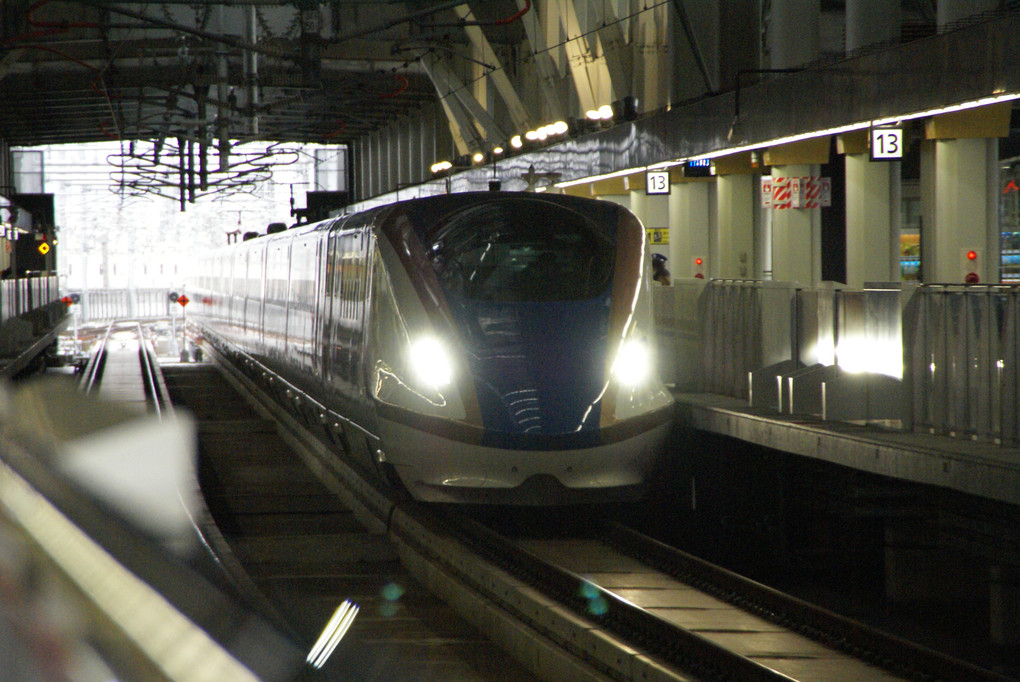 金沢駅で北陸新幹線E7・W7系を入線到着から入庫へ出発までを撮る。