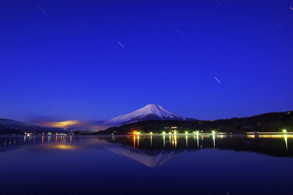 早朝の富士山～山中湖～