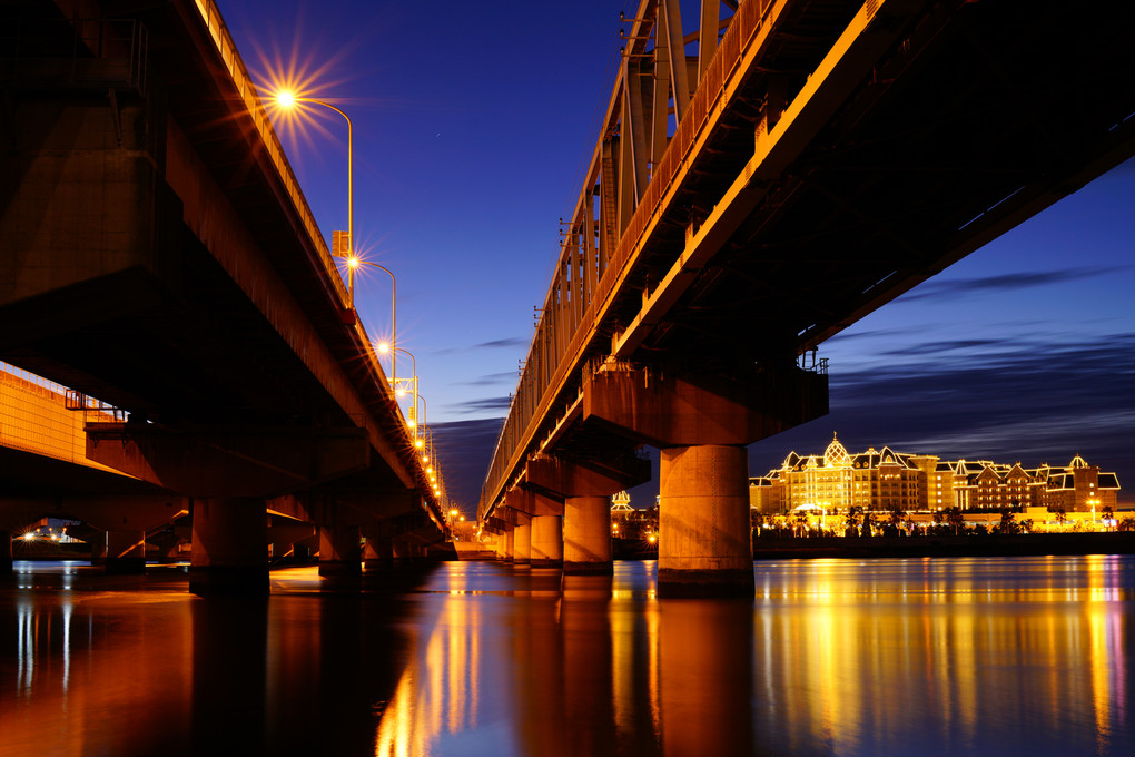 夜明け直前の鉄橋