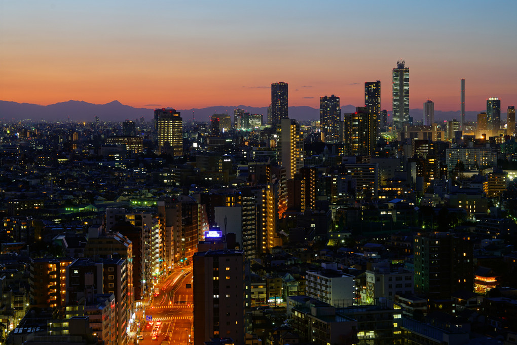 暮れゆく東京（池袋方面）