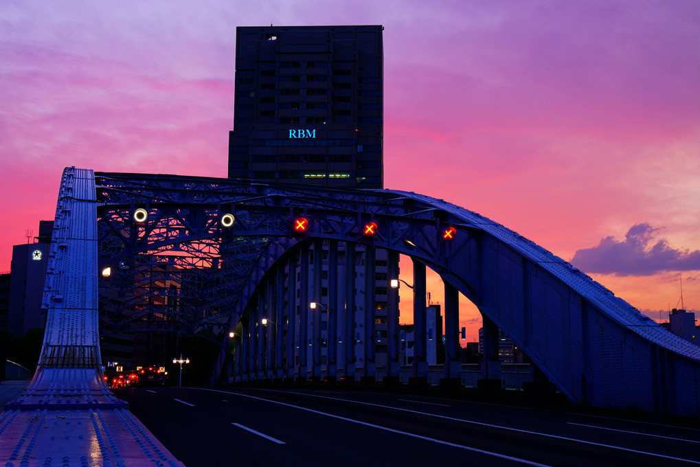 夕暮れ時の永代橋