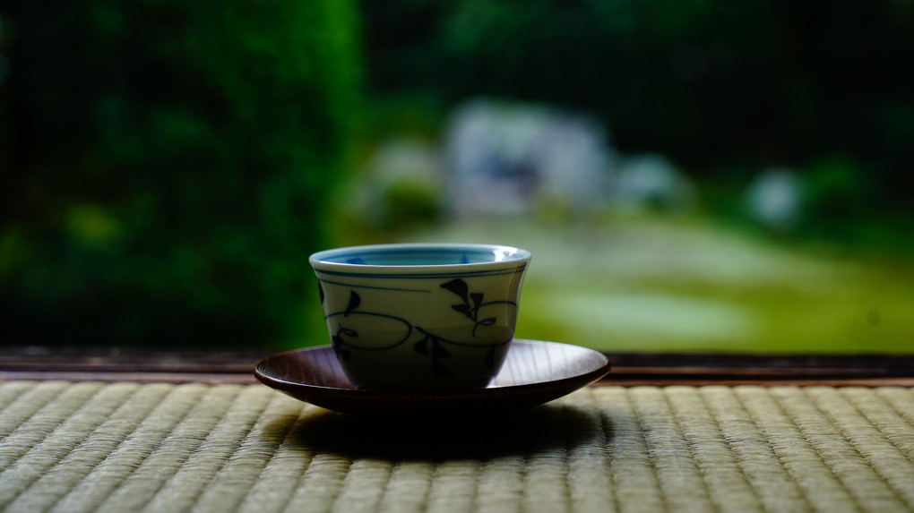 美味しい宇治茶とお座布のある風景