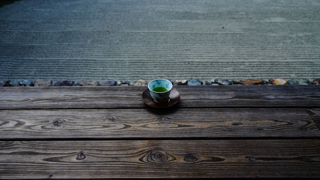 美味しい宇治茶とお座布のある風景