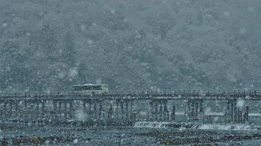 京の雪６　嵐山渡月橋