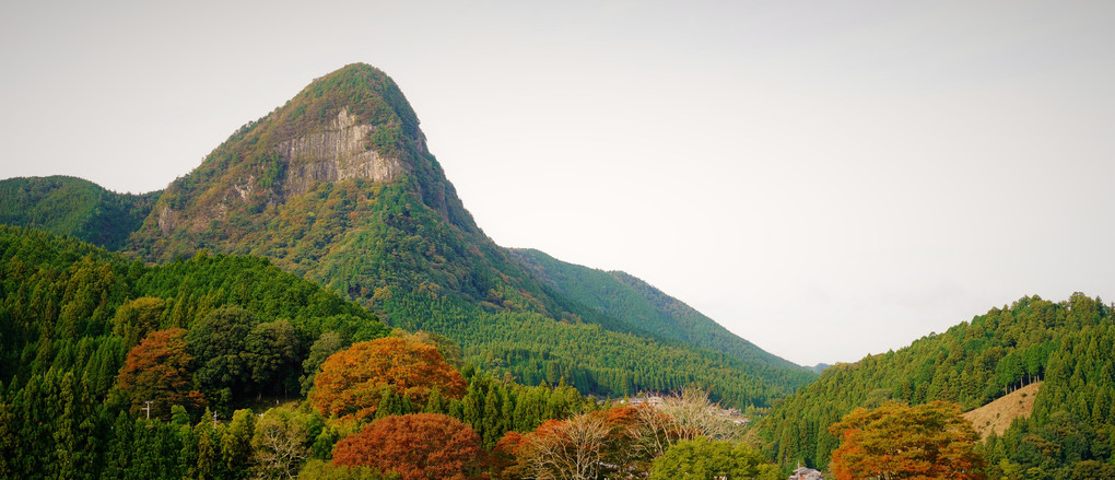 奈良県　曽爾村の名山、鎧岳