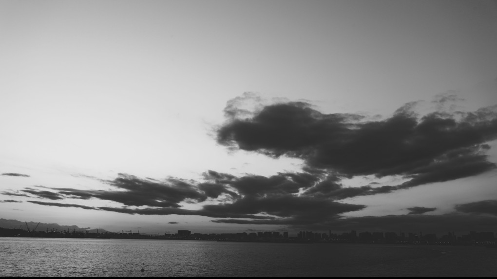 東京湾と雲