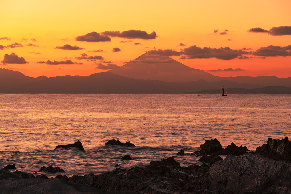 荒崎海岸 夕暮れの富士山