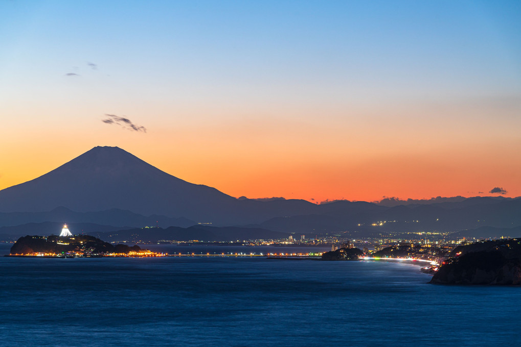 湘南の輝きと富士山