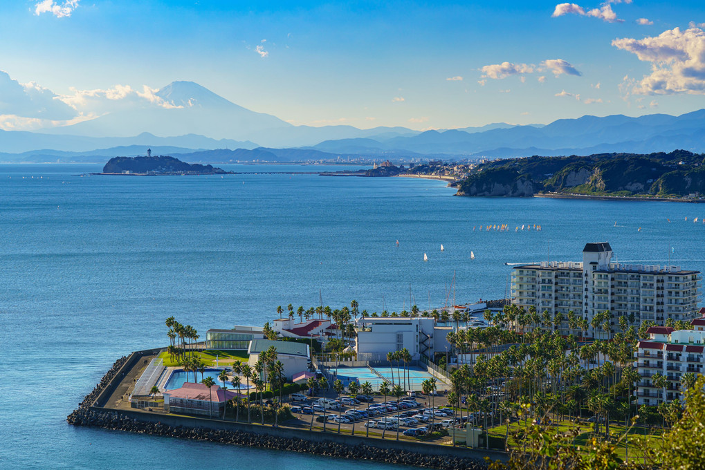 穏やかな湘南の海と富士山 ～ 大崎公園より