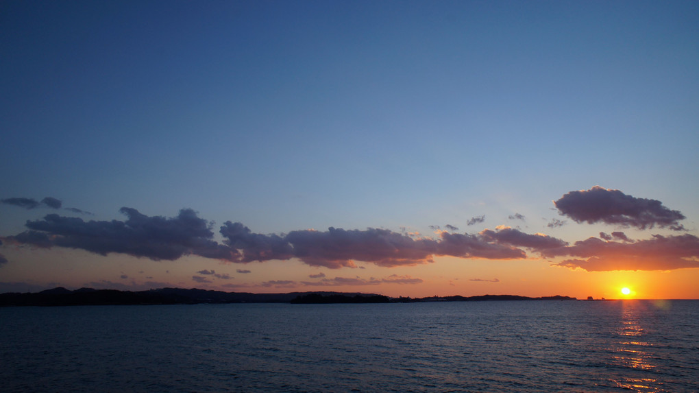 田辺湾から白浜に沈む夕日