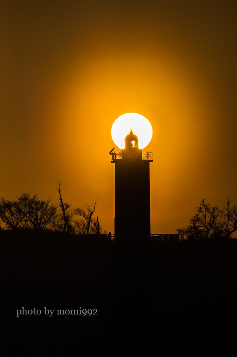 加佐の岬灯台と太陽