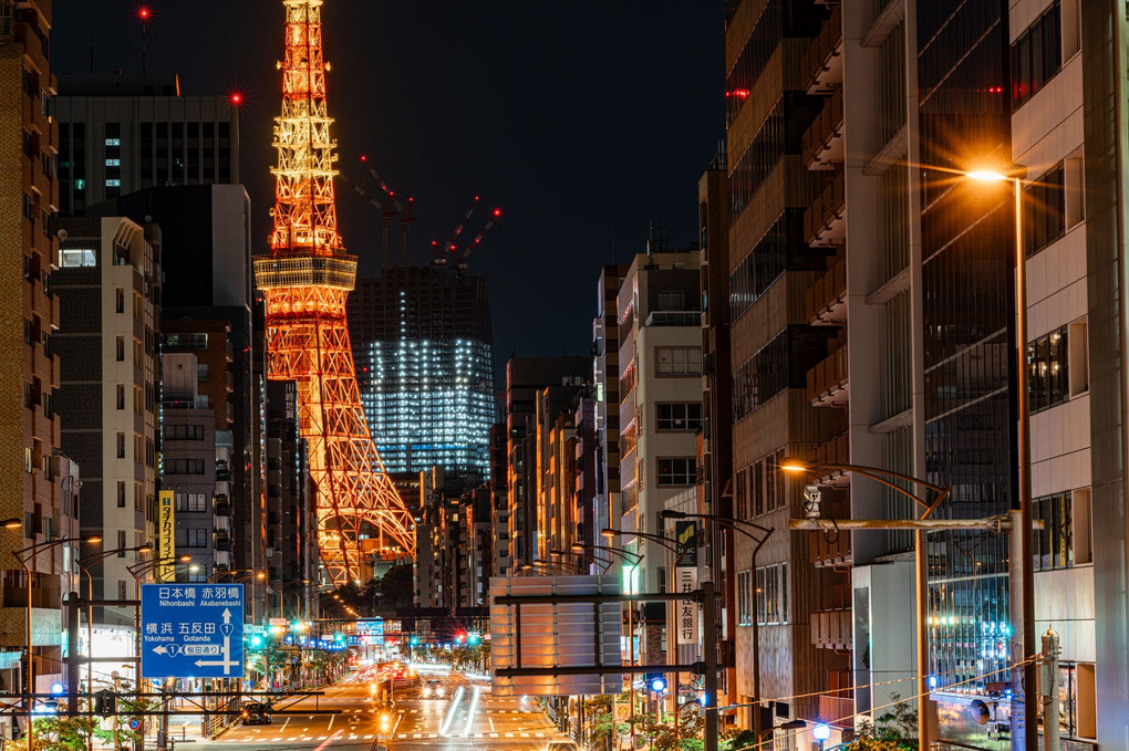 東京タワーへと続く道