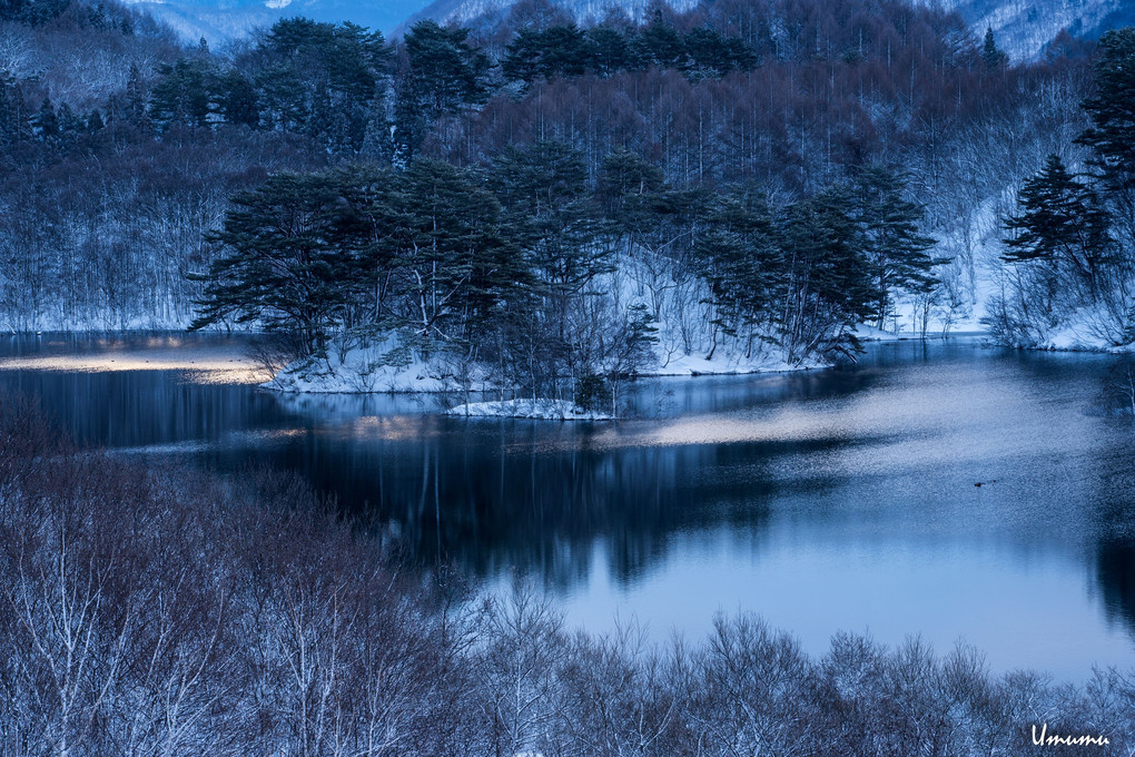 小野川湖の夜明けに
