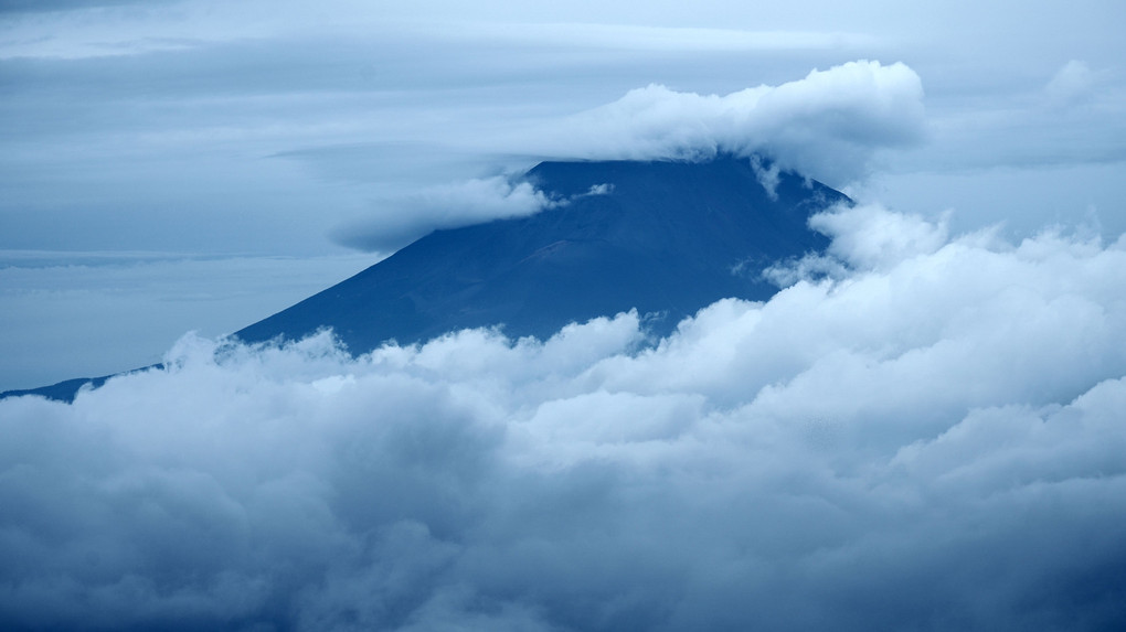 三国峠より富士山を眺める