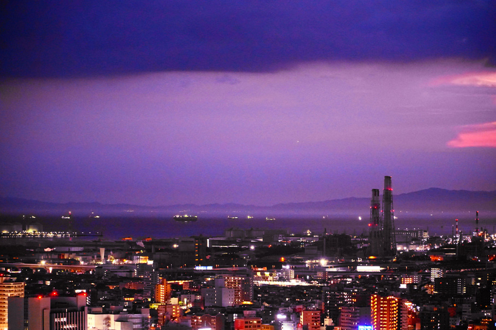 雨上がり夜景