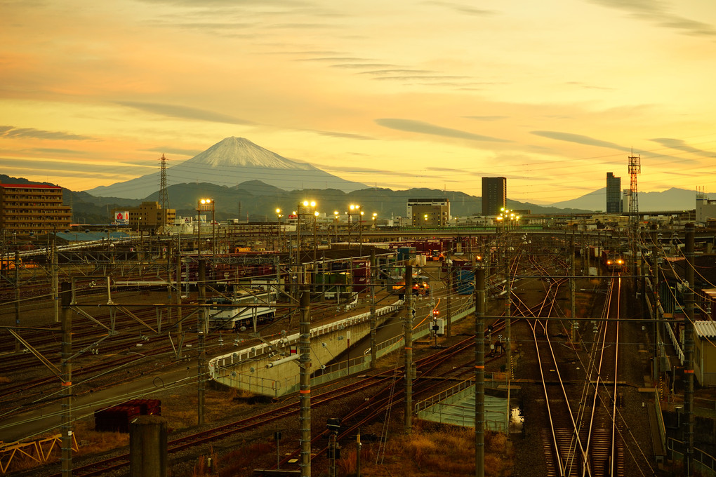 夜明けの東静岡駅
