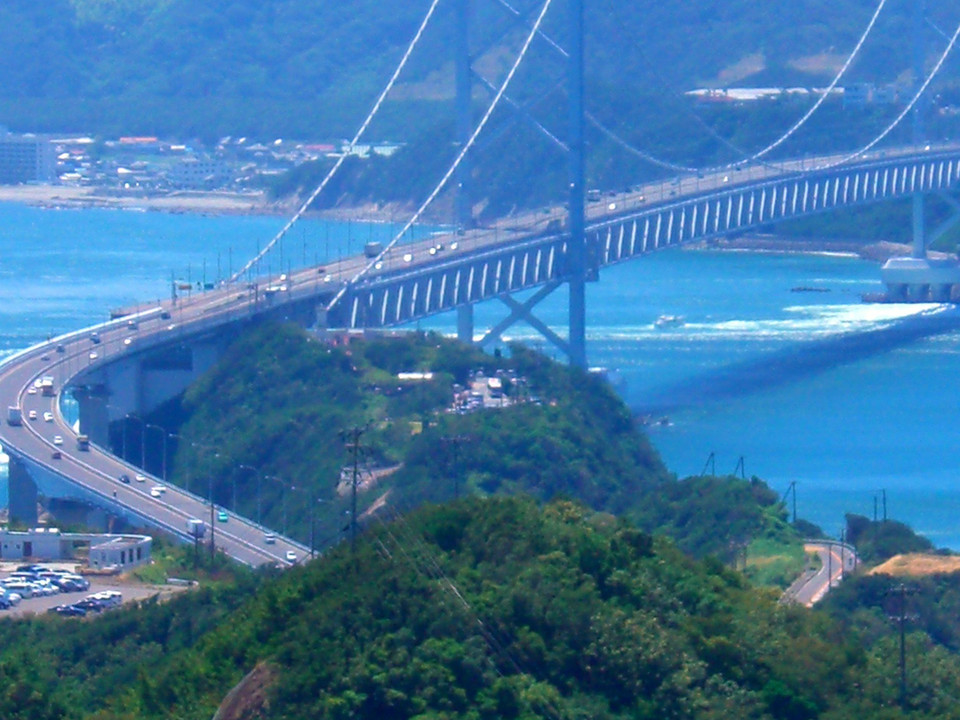 鳴門大橋、　淡路島側からの景色です、美しさ丸見えやぁ～～