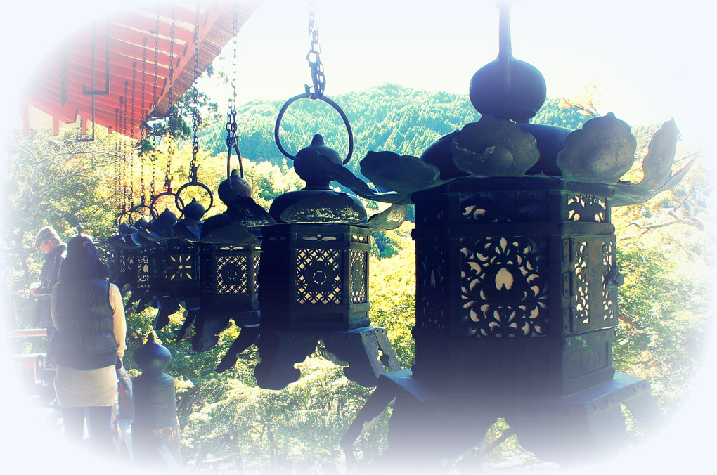 奈良、談山神社、吊り灯篭見事なり～～