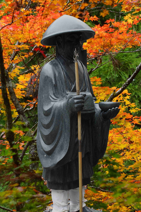 高野山、有り難くて、美しい、弘法大師像。