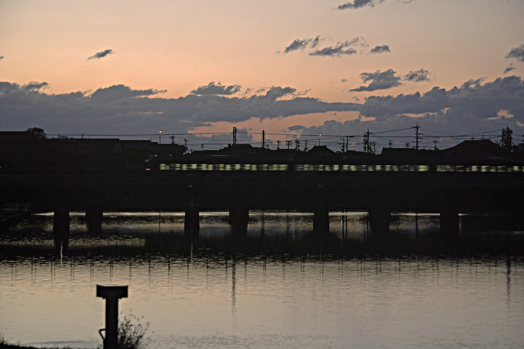 夕暮れ電車