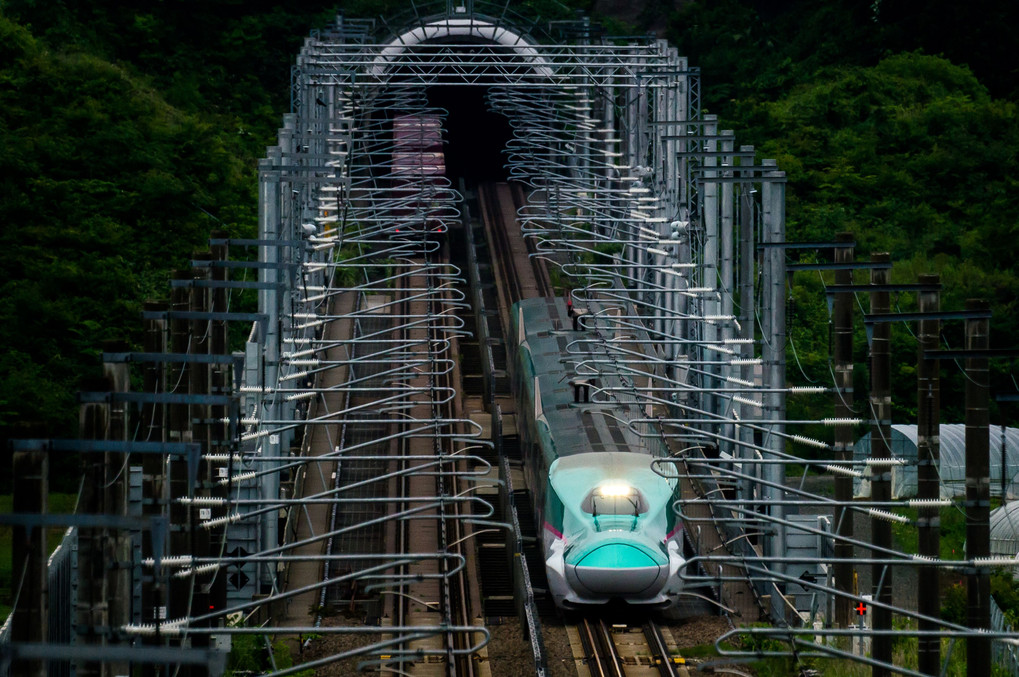 北海道新幹線と貨物列車