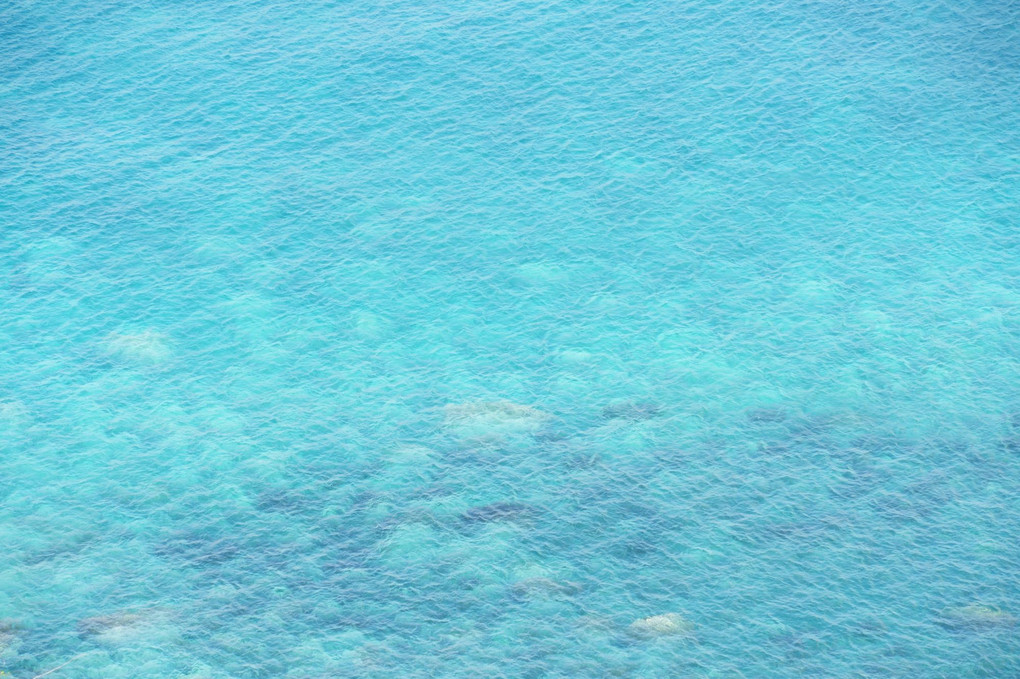 空の青　海のブルーと　溶け込んで