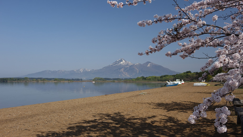Around Inawashiro lake：Heaven's mirror.