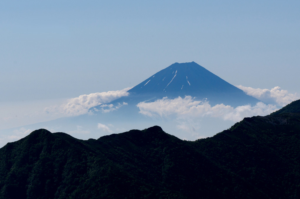 龍を纏う山